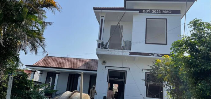 Căn biệt thự tại Quỳnh Lưu, Nghệ An sử dụng nhôm Soco 65 rãnh C và phụ kiện KLA